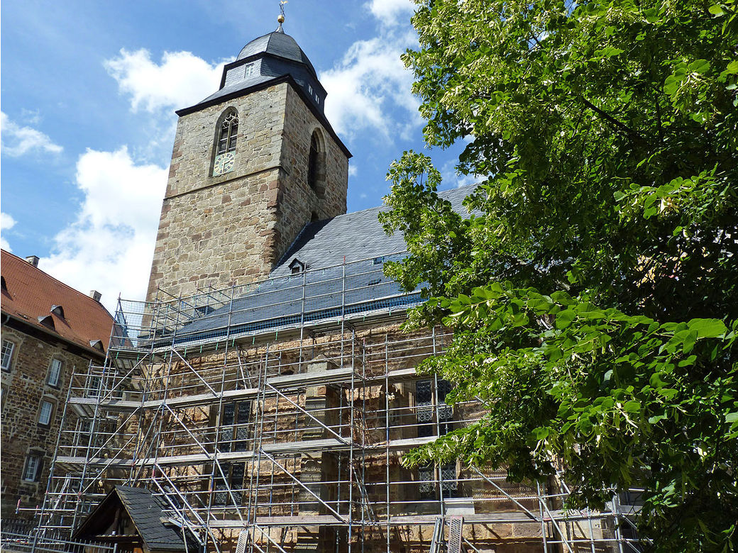 Einrüstung von St. Crescentius an der Südseite (Foto: Karl-Franz Thiede)